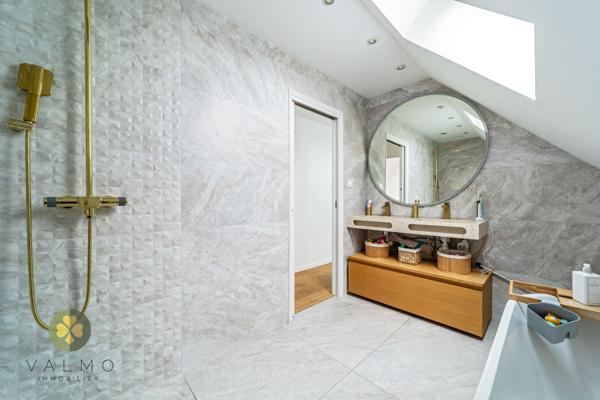 Maison
                                                                                                                                                                                                                                                                                                                        5 pièce(s)                                                                                                                                                                                                          4 chambre(s)                                                                                                                                                                                                          161  m²