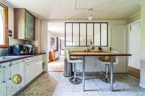 Maison
                                                                                                                                                                                                                                                                                                                        5 pièce(s)                                                                                                                                                                                                          4 chambre(s)                                                                                                                                                                                                          161  m²