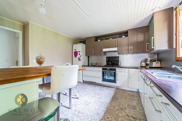Maison
                                                                                                                                                                                                                                                                                                                        5 pièce(s)                                                                                                                                                                                                          4 chambre(s)                                                                                                                                                                                                          161  m²