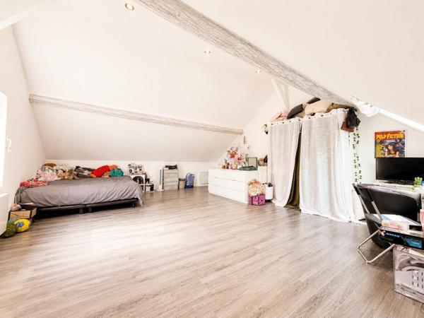 Maison à CHAUMES-EN-BRIE, 77390 - 7 pièces 178m²