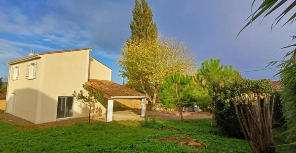 Maison récente à vendre 6 pièces NERSAC (16) . 4 chambres. 1 s de bains, 1 salle d'eau. 2 WC. Terrain clos.