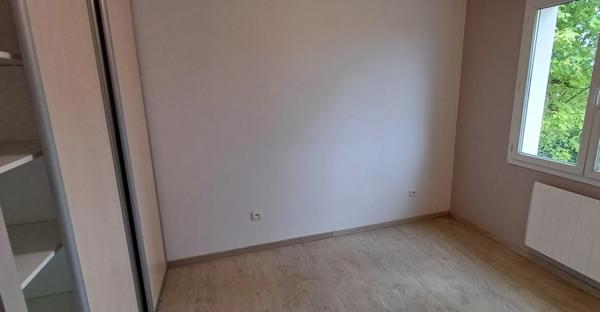 Maison récente à vendre 6 pièces NERSAC (16) . 4 chambres. 1 s de bains, 1 salle d'eau. 2 WC. Terrain clos.