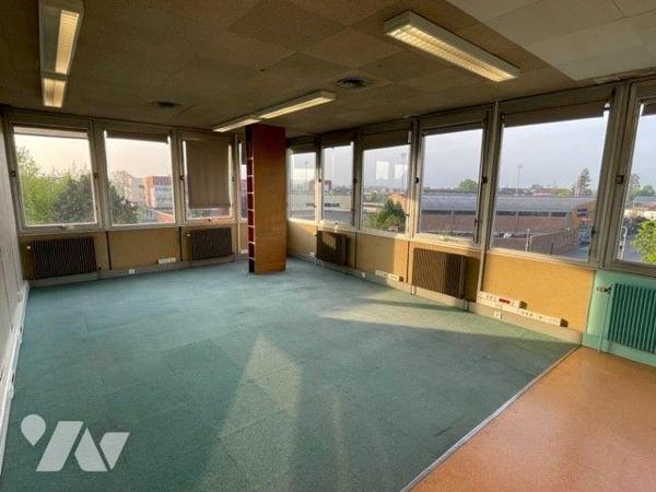 A VENDRE - HAZEBROUCK - bureaux en Centre Ville, proximité Gare, surface 188 m², 3ème étage, as...
