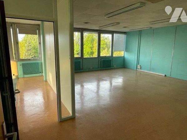 A VENDRE - HAZEBROUCK - bureaux en Centre Ville, proximité Gare, surface 188 m², 3ème étage, as...