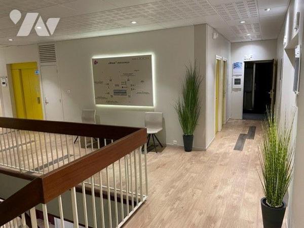 A VENDRE - HAZEBROUCK - bureaux en Centre Ville, proximité Gare, surface 188 m², 3ème étage, as...
