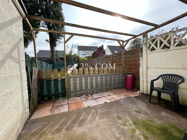 Maison de ville de 74 m², salon salle à manger, cuisine, salle de bains, terrasse, jardin, deux chambres. Hénin-Beaumont (62110)