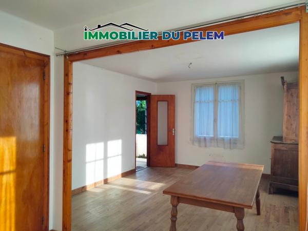 Rostrenen (22110) Maison 3 pièces au centre de Rostrenen – sous-sol et jardin