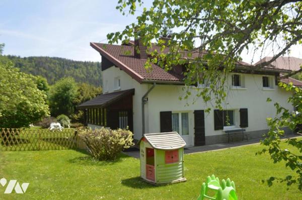 Bellefontaine : maison avec 3 appartements