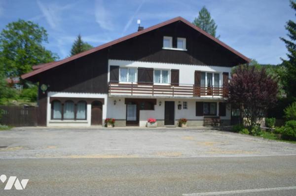 Bellefontaine : maison avec 3 appartements