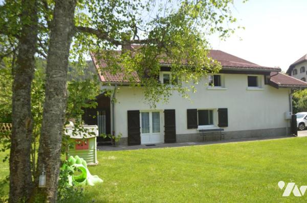 Bellefontaine : maison avec 3 appartements