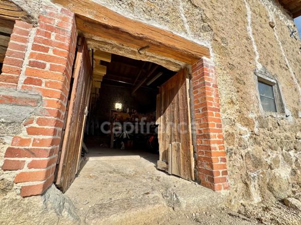 MAISON 100 M2, 2095 M2 DE TERRAIN DONT 1685 M2 À BATIR, 2 CHAMBRES, 1 BUREAU, DÉPENDANCES DE 45 M2, CHARPENTE/COUVERTURE OK, TOUT-À-L'ÉGOUT, DOUBLE VITRAGE PVC ET BOIS, TF 498€