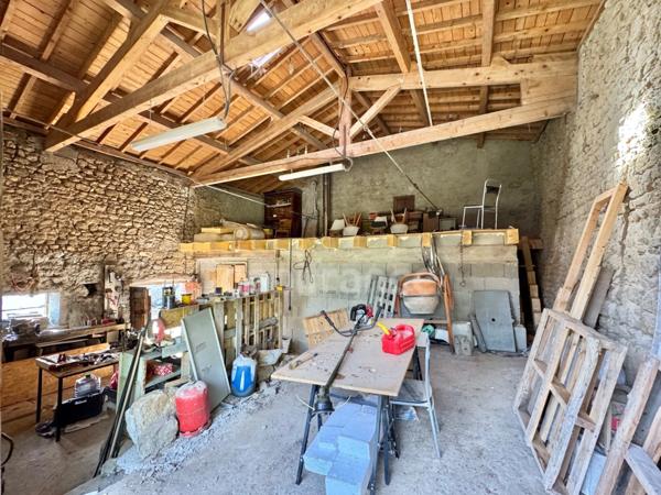 MAISON 100 M2, 2095 M2 DE TERRAIN DONT 1685 M2 À BATIR, 2 CHAMBRES, 1 BUREAU, DÉPENDANCES DE 45 M2, CHARPENTE/COUVERTURE OK, TOUT-À-L'ÉGOUT, DOUBLE VITRAGE PVC ET BOIS, TF 498€