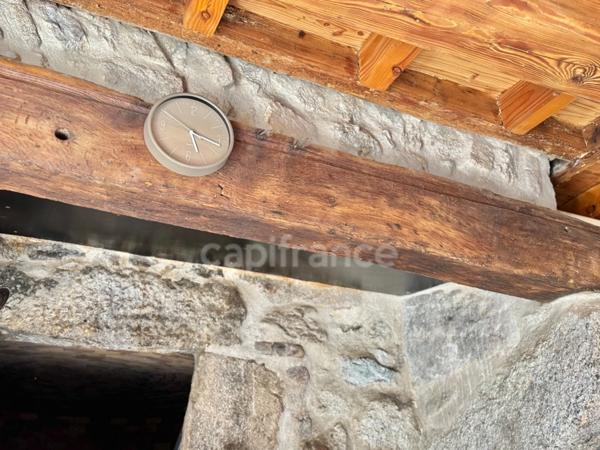 MAISON 100 M2, 2095 M2 DE TERRAIN DONT 1685 M2 À BATIR, 2 CHAMBRES, 1 BUREAU, DÉPENDANCES DE 45 M2, CHARPENTE/COUVERTURE OK, TOUT-À-L'ÉGOUT, DOUBLE VITRAGE PVC ET BOIS, TF 498€