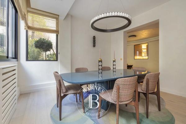 Paris 8ème, Appartement 2 Chambres -  148 m² à vendre