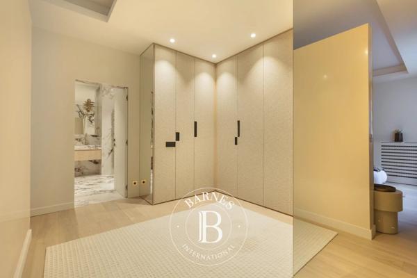 Paris 8ème, Appartement 2 Chambres -  148 m² à vendre