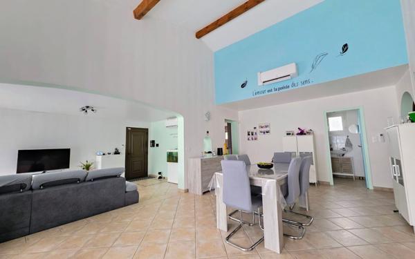 Maison à vendre    6 pièces • 14,90 m2 Malataverne