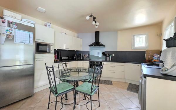 Maison à vendre    6 pièces • 14,90 m2 Malataverne