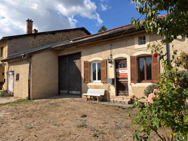 Maison de village proche des axes routiers