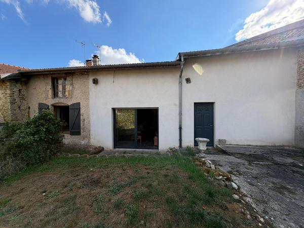 Maison de village proche des axes routiers