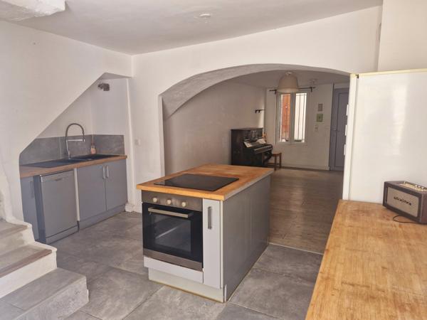 Courthézon (84350) Maison de village avec courette et terrasse