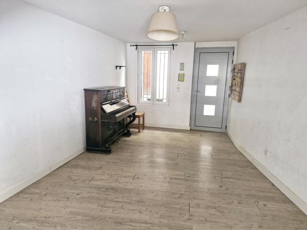 Courthézon (84350) Maison de village avec courette et terrasse