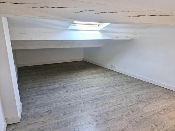 Courthézon (84350) Maison de village avec courette et terrasse