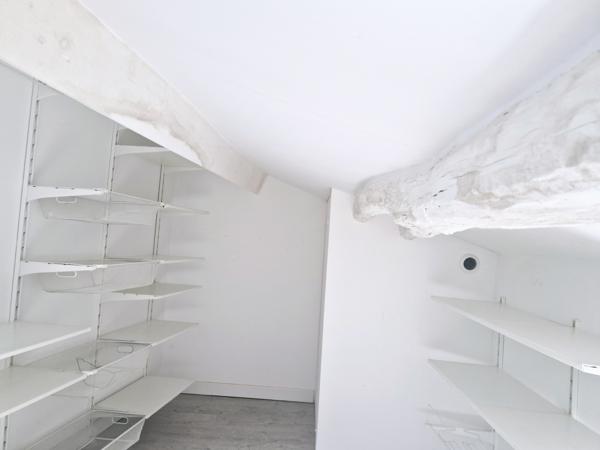 Courthézon (84350) Maison de village avec courette et terrasse