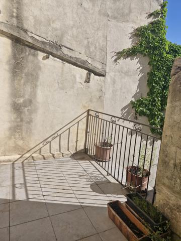 Courthézon (84350) Maison de village avec courette et terrasse