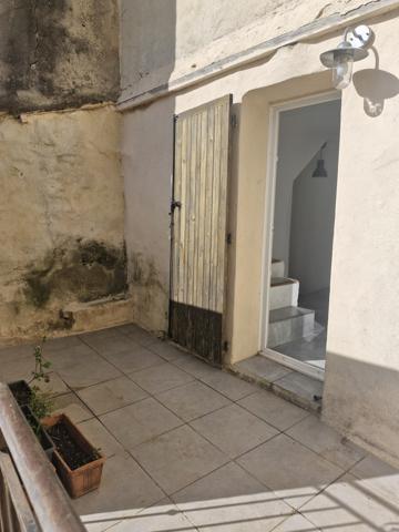 Courthézon (84350) Maison de village avec courette et terrasse