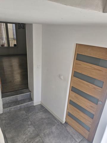 Courthézon (84350) Maison de village avec courette et terrasse