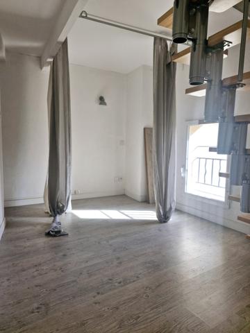 Courthézon (84350) Maison de village avec courette et terrasse