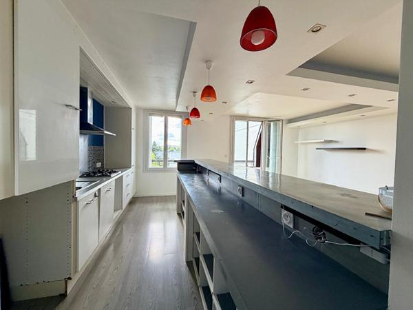 Rond Point de Paris - En dernier étage, retrouver ce très joli T2 avec vue dégagée. Balcon, cave et garage boxés.