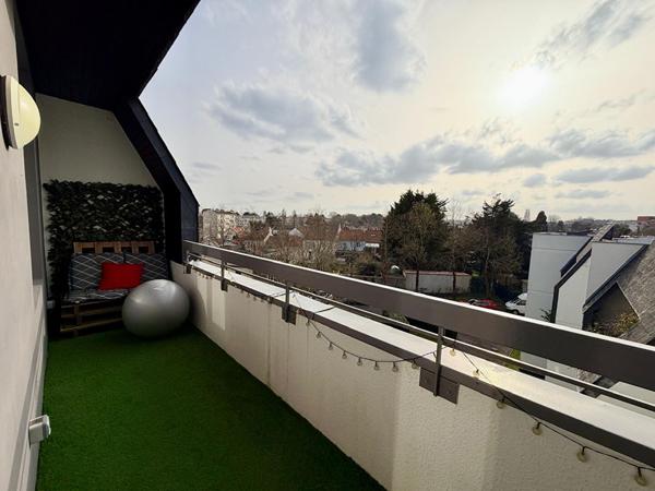Rond Point de Paris - En dernier étage, retrouver ce très joli T2 avec vue dégagée. Balcon, cave et garage boxés.