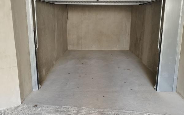 Stationnement à louer    14 m2 Sérézin-du-Rhône