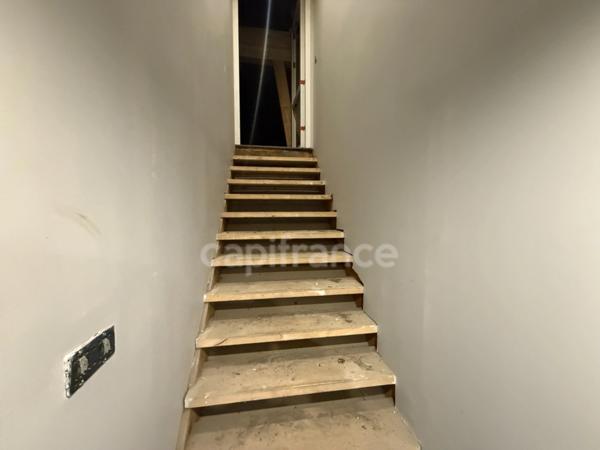 Atelier avec bureau et appartement à créer