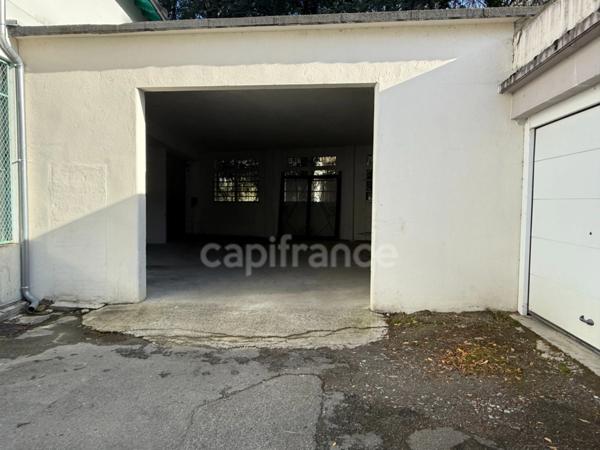 Atelier avec bureau et appartement à créer