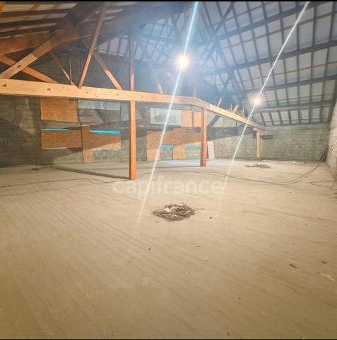 Atelier avec bureau et appartement à créer