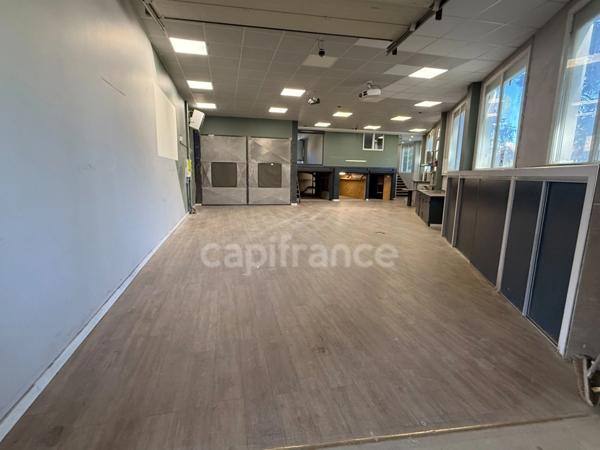 Atelier avec bureau et appartement à créer