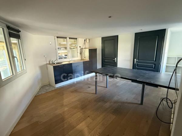 Atelier avec bureau et appartement à créer