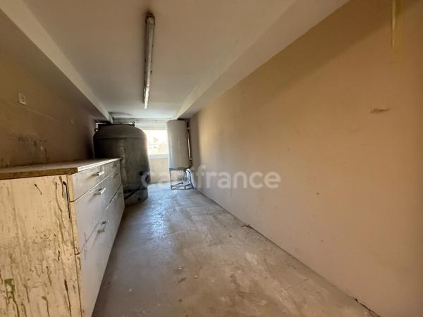 Atelier avec bureau et appartement à créer