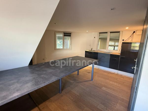 Atelier avec bureau et appartement à créer