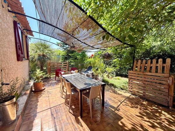 Maison de plain-pied à vendre 4 pièces LAURIS (84) 79 m2 jardin 400 m2 piscine