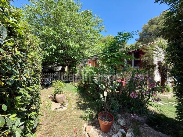 Maison de plain-pied à vendre 4 pièces LAURIS (84) 79 m2 jardin 400 m2 piscine
