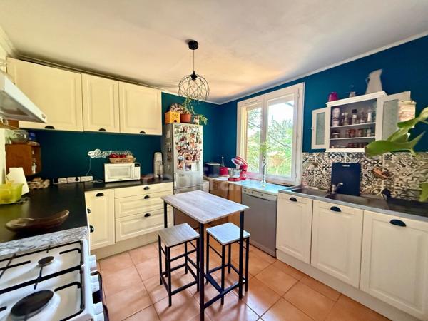 Maison de plain-pied à vendre 4 pièces LAURIS (84) 79 m2 jardin 400 m2 piscine