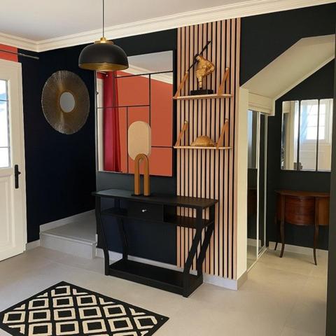 Belle villa de 97m² entièrement rénovée, sur une parcelle de 655m² avec piscine et vue sur le rocher.