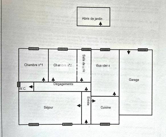 Plain pied à fort potentiel dans quartier prisé.