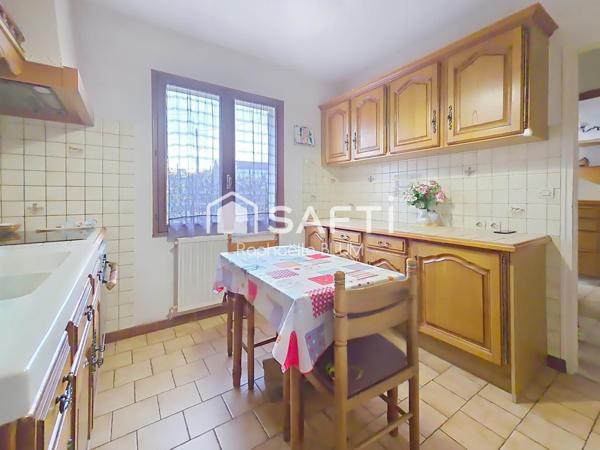 Plain pied à fort potentiel dans quartier prisé.