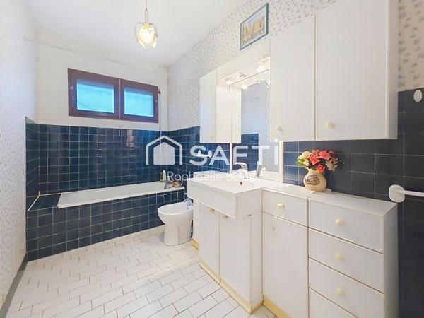 Plain pied à fort potentiel dans quartier prisé.