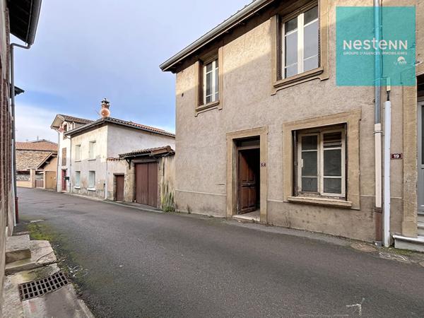 Maison de ville d'environ 50 m² à vendre à SAIL SOUS COUZAN - Idéal investisseur