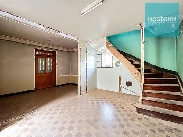 Maison de ville d'environ 50 m² à vendre à SAIL SOUS COUZAN - Idéal investisseur